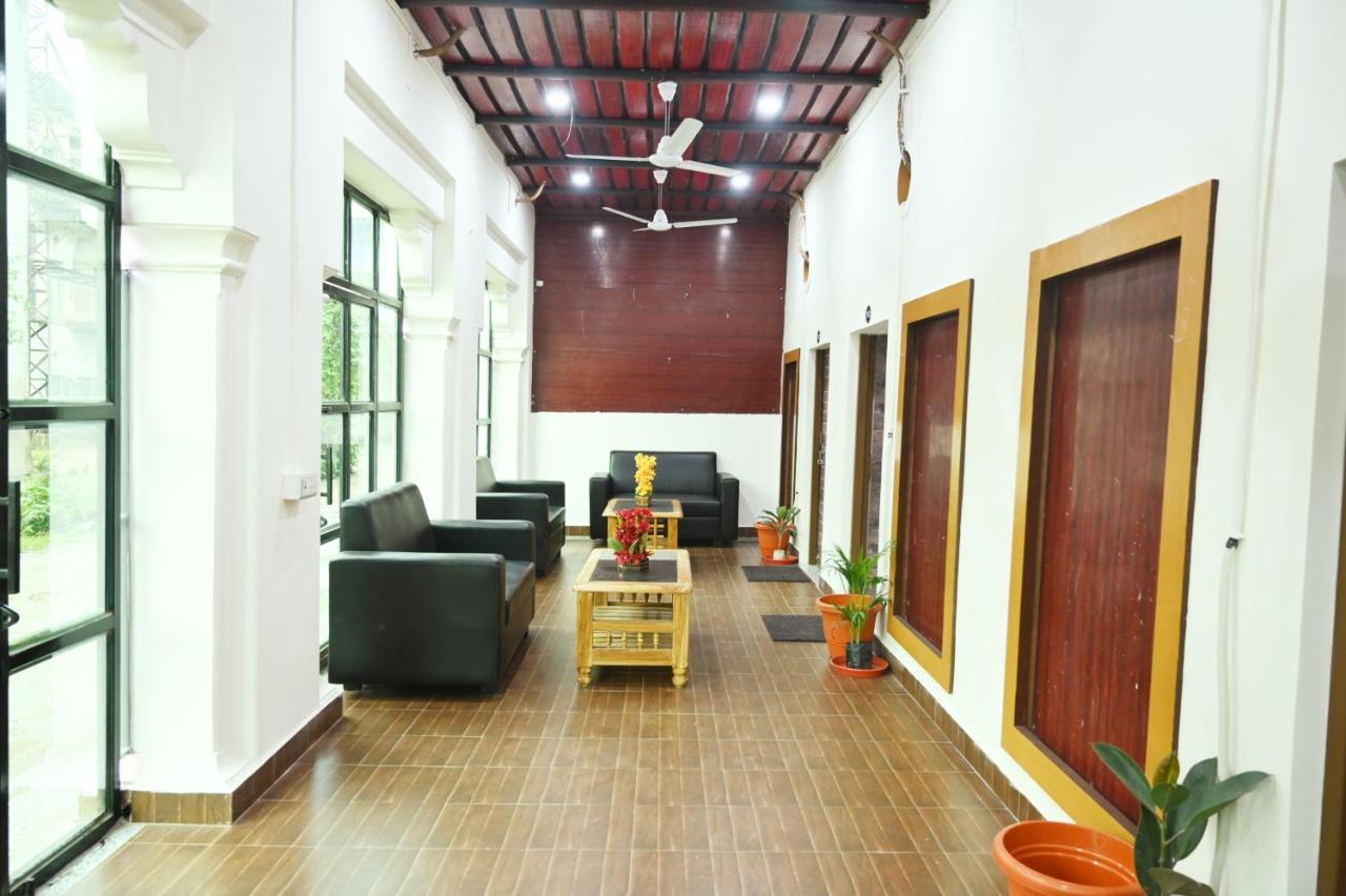 The Hotel Ambassador Inn Varanasi Eksteriør billede