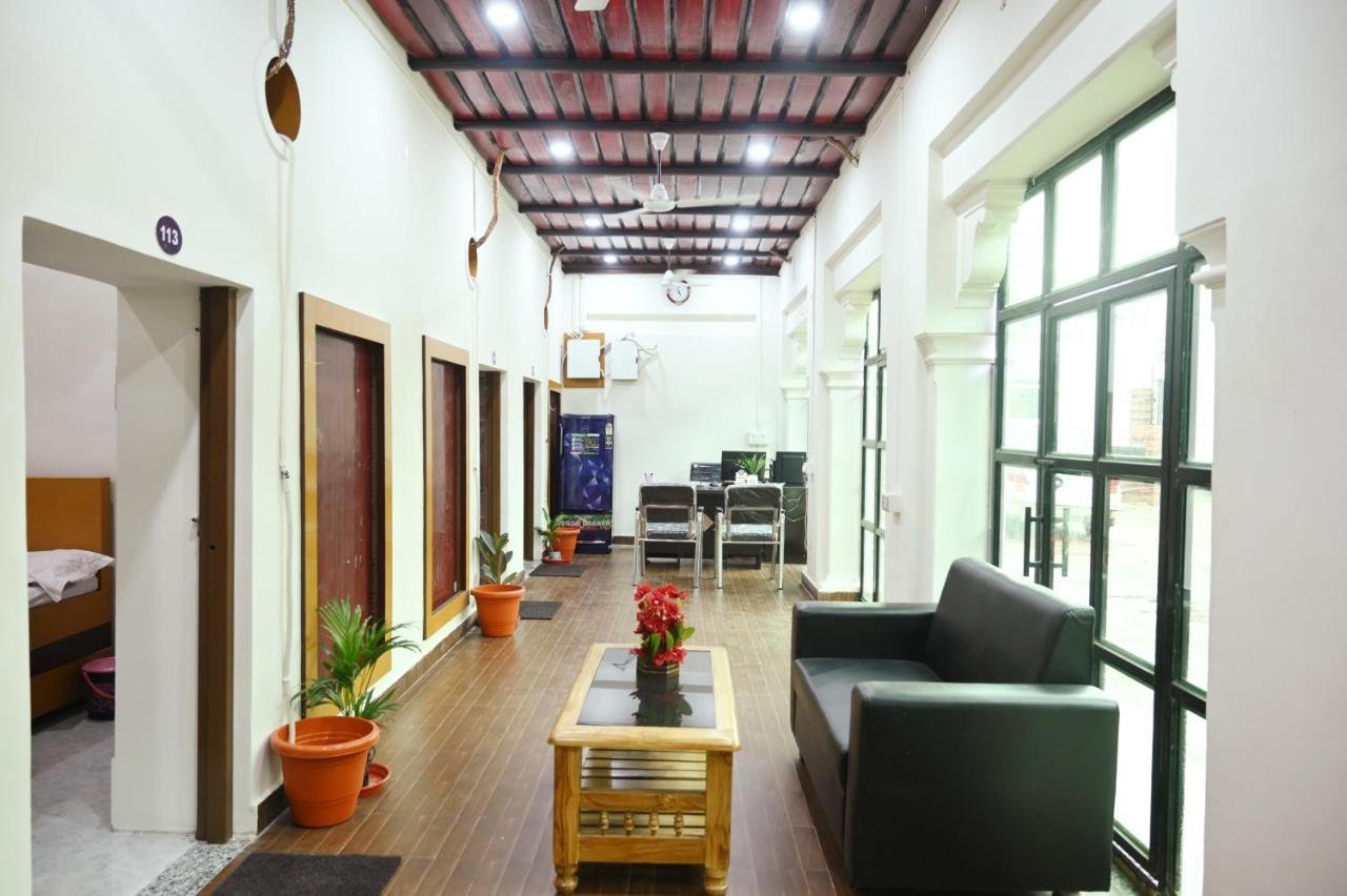 The Hotel Ambassador Inn Varanasi Eksteriør billede