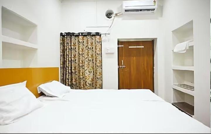 The Hotel Ambassador Inn Varanasi Eksteriør billede
